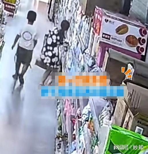ng28相信品牌的力量女子超市买牛肉不结账藏货架3天后收回恶臭腐朽生蛆爬满蛆虫(图2)