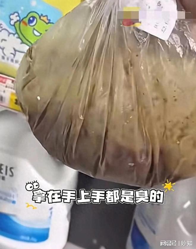ng28相信品牌的力量女子超市买牛肉不结账藏货架3天后收回恶臭腐朽生蛆爬满蛆虫(图3)
